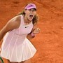 Roland Garros, la russa Andreeva è la prima finalista: nessuna stretta di mano con l'ucraina Kostyuk