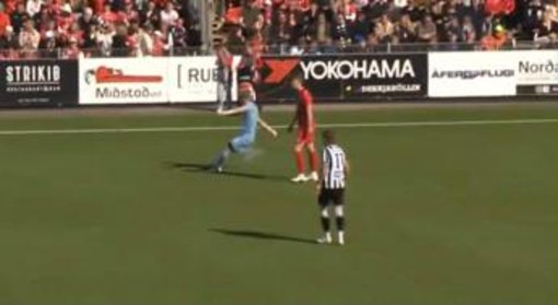 Il gol dell'anno arriva dall'Islanda: la punizione del portiere (da 70 metri) fa il giro del mondo Il gol dell'anno arriva dall'Islanda: la punizione del portiere (da 70 metri) fa il giro del mondo