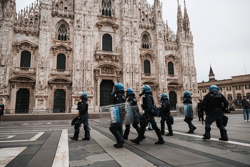 Allarme cortei, oltre 150 perquisizioni a Milano, Monza e in altre 20 città Allarme cortei, oltre 150 perquisizioni a Milano, Monza e in altre 20 città