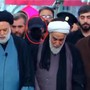 Funerali di Khamenei, spunta un uomo col volto coperto: sui social è caccia a Mojtaba Funerali di Khamenei, spunta un uomo col volto coperto: sui social è caccia a Mojtaba