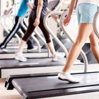 Sport dopo le vacanze, il cardiologo: "Ripartire gradualmente, attenzione a caldo e sintomi" Sport dopo le vacanze, il cardiologo: "Ripartire gradualmente, attenzione a caldo e sintomi"