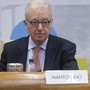 Truffa su Whatsapp, falsi messaggi attribuiti a Mantovano: la nota di Palazzo Chigi Truffa su Whatsapp, falsi messaggi attribuiti a Mantovano: la nota di Palazzo Chigi