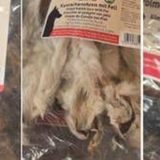 Orecchie di coniglio o polmone di cavallo? Lo snack 'choc' per i cani nel cuore di Cortina Orecchie di coniglio o polmone di cavallo? Lo snack 'choc' per i cani nel cuore di Cortina