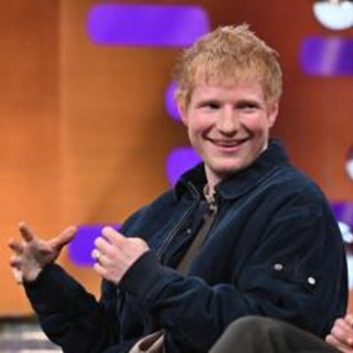 Ed Sheeran nei guai per l'auto d'epoca, multa per la Aston Martin senza assicurazione