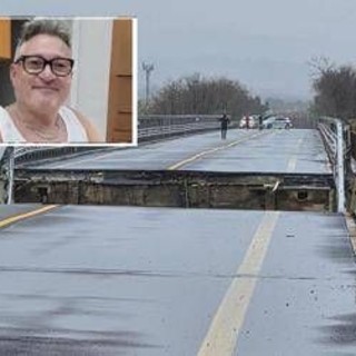 Maltempo, in corso le ricerche dell’auto precipitata dal ponte crollato sul Trigno Maltempo, in corso le ricerche dell’auto precipitata dal ponte crollato sul Trigno