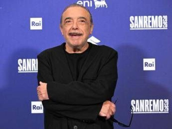 Sanremo 2026, Nino Frassica torna come co-conduttore per il gran finale Sanremo 2026, Nino Frassica torna come co-conduttore per il gran finale