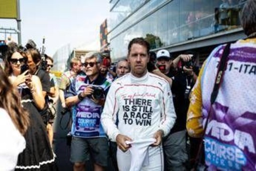 Gp Monza, l'omaggio commosso di Vettel a Schumacher: "Hai ancora una gara da vincere"