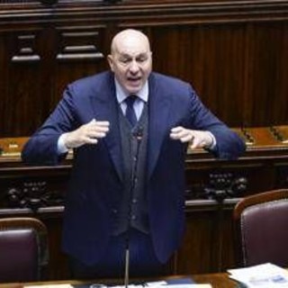 Iran, Crosetto: "Blitz non comunicato ad alcun Paese Ue, io a Dubai dopo mia valutazione" Iran, Crosetto: "Blitz non comunicato ad alcun Paese Ue, io a Dubai dopo mia valutazione"