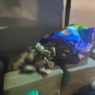 Droga dalla Spagna a Napoli per le piazze italiane, 5 arresti