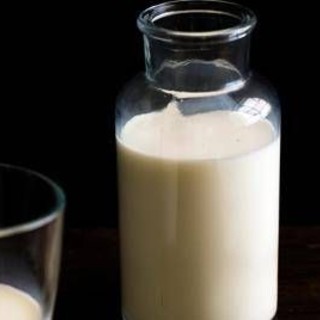 Latte crudo, nuove infezioni tra gli 'adepti'. Bassetti: "Va vietato" Latte crudo, nuove infezioni tra gli 'adepti'. Bassetti: "Va vietato"
