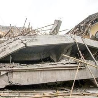 Indonesia, scuola crollata a Giava: "Nessun segno di vita" Indonesia, scuola crollata a Giava: "Nessun segno di vita"