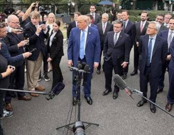 "L'IA è la cosa più grande che ci sia", Trump accelera e la ribattezza Super intelligenza "L'IA è la cosa più grande che ci sia", Trump accelera e la ribattezza Super intelligenza
