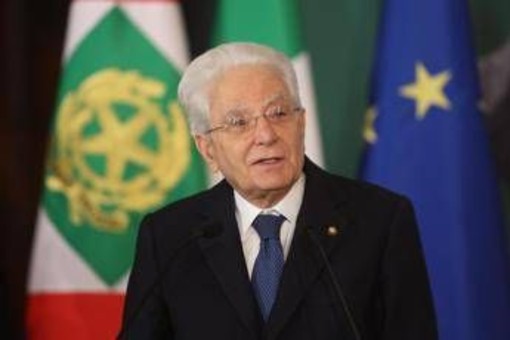 Mattarella: "Il mondo deve essere riconoscente a Leone XIV. Potere può far perdere equilibrio, autoironia eviterebbe imbarazzi" Mattarella: "Il mondo deve essere riconoscente a Leone XIV. Potere può far perdere equilibrio, autoironia eviterebbe imbarazzi"