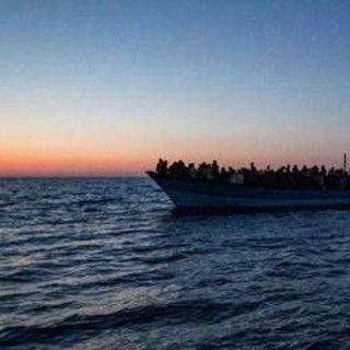 Migranti, Berlino: "Ci aspettiamo che i trasferimenti continuino". Tajani: "Trovare un equilibrio sulle Ong"