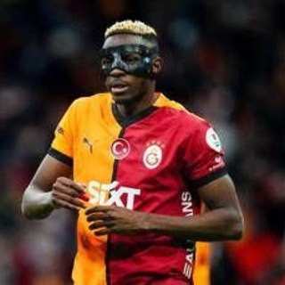 Osimhen non paga rate dell'auto, Mercedes denuncia: debito da 90mila euro