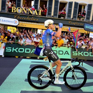 Philipsen si sblocca al Tour, Pogacar in controllo