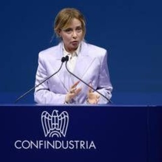Meloni cita Virgilio all'assemblea di Confindustria: "Così si sale alle stelle" Meloni cita Virgilio all'assemblea di Confindustria: "Così si sale alle stelle"