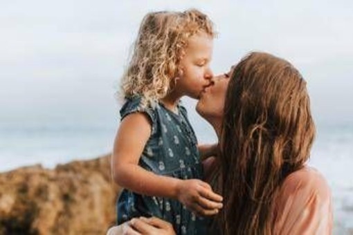 Bonus mamme 2026, domande al via: contributo fino a 720 euro, a chi spetta e come richiederlo Bonus mamme 2026, domande al via: contributo fino a 720 euro, a chi spetta e come richiederlo