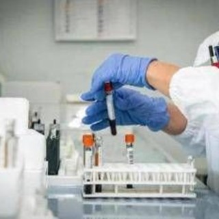 Cancro ovarico, pazienti: "Farmaco rimborsato ma test per accedervi non per tutti"