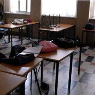 Roma, ragazzo a scuola con la pistola: arma puntata contro un compagno di classe