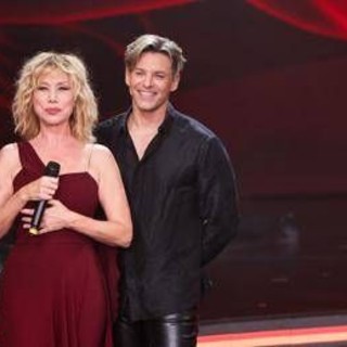 Ballando, Nancy Brilli pizzica Carlucci: "Tu sei la fatina buona ma vuoi il sangue" Ballando, Nancy Brilli pizzica Carlucci: "Tu sei la fatina buona ma vuoi il sangue"