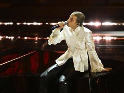 Sanremo 2026, Chiello chi è: il brano 'Ti penso sempre' e la polemica con Morgan