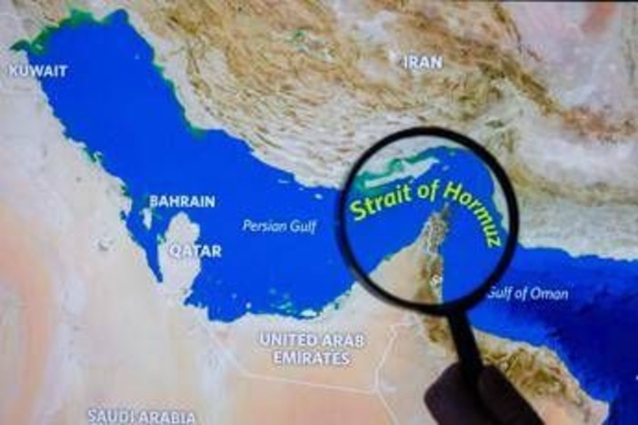 Iran, l'esperto: "Pedaggi e restrizioni a Hormuz senza base nel diritto internazionale"