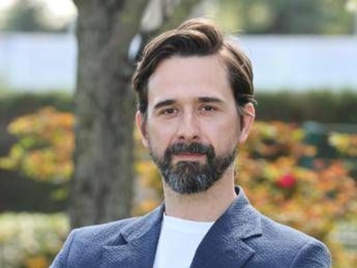 Roma, l'attore Davide Iacopini investito da microcar mentre era in monopattino: ricoverato in prognosi riservata Roma, l'attore Davide Iacopini investito da microcar mentre era in monopattino: ricoverato in prognosi riservata