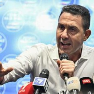 Sondaggio politico, Fratelli d'Italia scende e Pd fermo: Vannacci vola