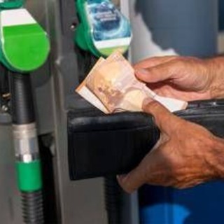 Carburanti, torna l’accisa piena: il diesel aumenta di 6 centesimi Carburanti, torna l’accisa piena: il diesel aumenta di 6 centesimi
