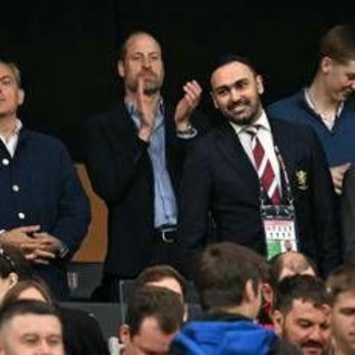 William, notte da tifoso per il principe: la festa nello spogliatoio dell'Aston Villa e la birra dopo il match