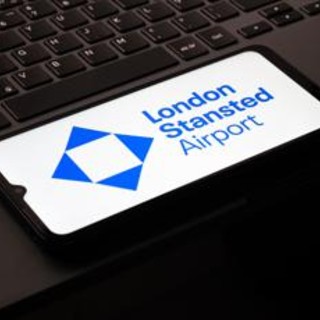 Cyberattacco aeroporti nel Regno Unito, hacker chiedono un riscatto Cyberattacco aeroporti nel Regno Unito, hacker chiedono un riscatto
