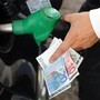 Benzina e diesel, prezzi carburanti scendono ancora