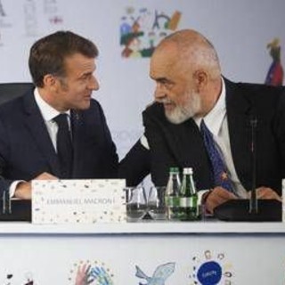 La gaffe di Trump fa ridere Macron e Rama, battute al vertice La gaffe di Trump fa ridere Macron e Rama, battute al vertice