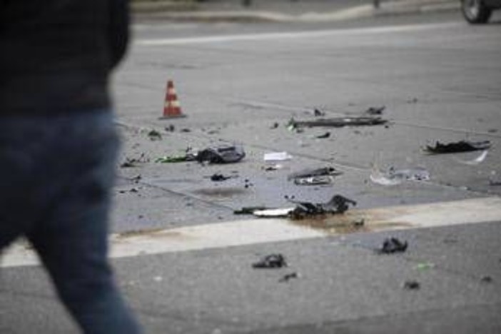 Como, schianto nella notte: morto 21enne