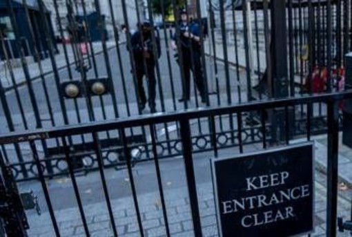 Gb, va a ruba kit sopravvivenza e radio a manovella dopo allerta governo su scorta di cibo e acqua