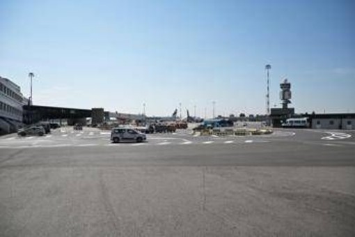 Principio di incendio aereo Easyjet, aeroporto Malpensa momentaneamente chiuso