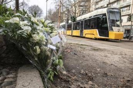 Tram deragliato a Milano, il conducente non risponde a pm: "Non è nelle condizioni fisiche"