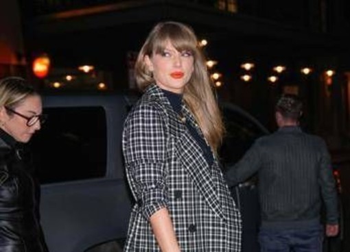 Taylor Swift entra nella 'Songwriters Hall of Fame' e fa la storia: è l'artista più giovane Taylor Swift entra nella 'Songwriters Hall of Fame' e fa la storia: è l'artista più giovane