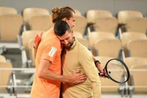 Djokovic, messaggio a Zverev dopo il Roland Garros: "Felice per te, meriti questo successo" Djokovic, messaggio a Zverev dopo il Roland Garros: "Felice per te, meriti questo successo"