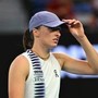 Australian Open, Swiatek perde e chiede privacy: "Siamo animali allo zoo?" Australian Open, Swiatek perde e chiede privacy: "Siamo animali allo zoo?"