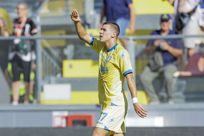 Doppietta di Raimondo e sigillo di Kvernadze, Frosinone batte Venezia 3-2 Doppietta di Raimondo e sigillo di Kvernadze, Frosinone batte Venezia 3-2
