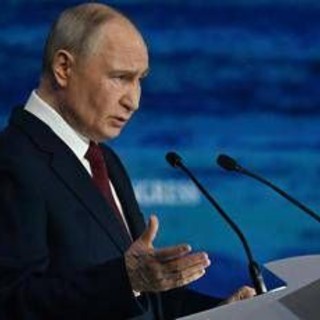Putin dice no: "Incontro con Zelensky ora non ha senso". Il leader di Kiev: "Ha scelto la guerra"