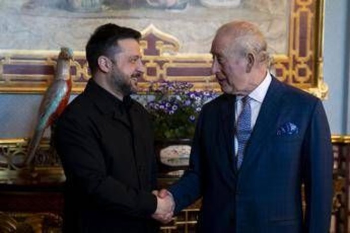 Zelensky vuole invitare re Carlo in Ucraina: "Lo amiamo molto" Zelensky vuole invitare re Carlo in Ucraina: "Lo amiamo molto"