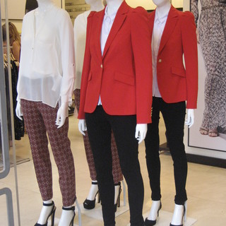 Zara a Montecarlo prepara il suo autunno: in vetrina un'amazzone in decolletè